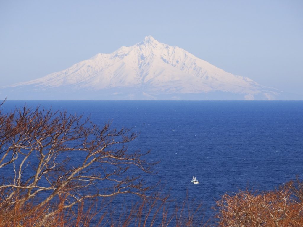 焼尻島から望む利尻富士